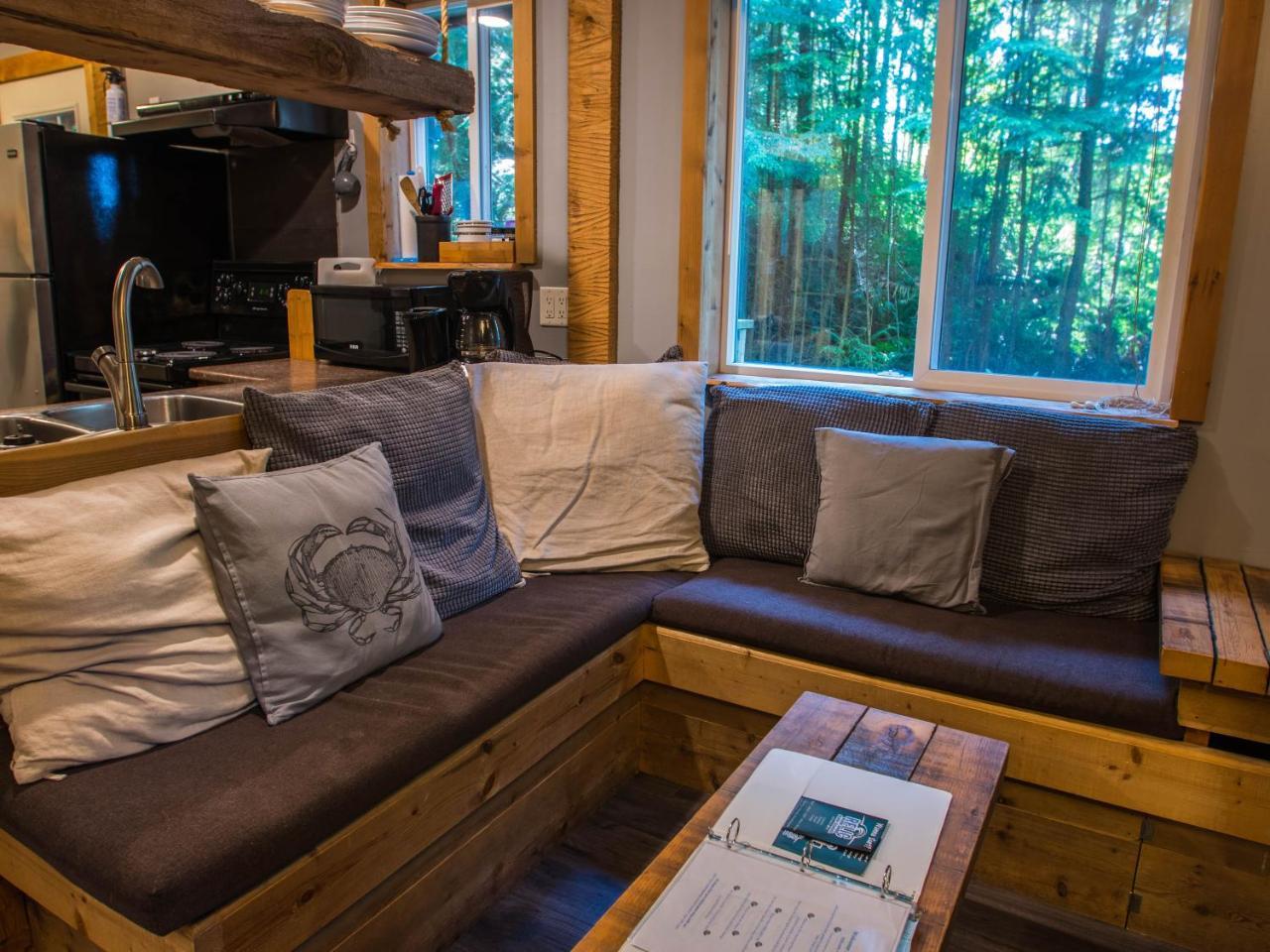 Surfs Inn Rainforest Cottages Ucluelet Eksteriør billede