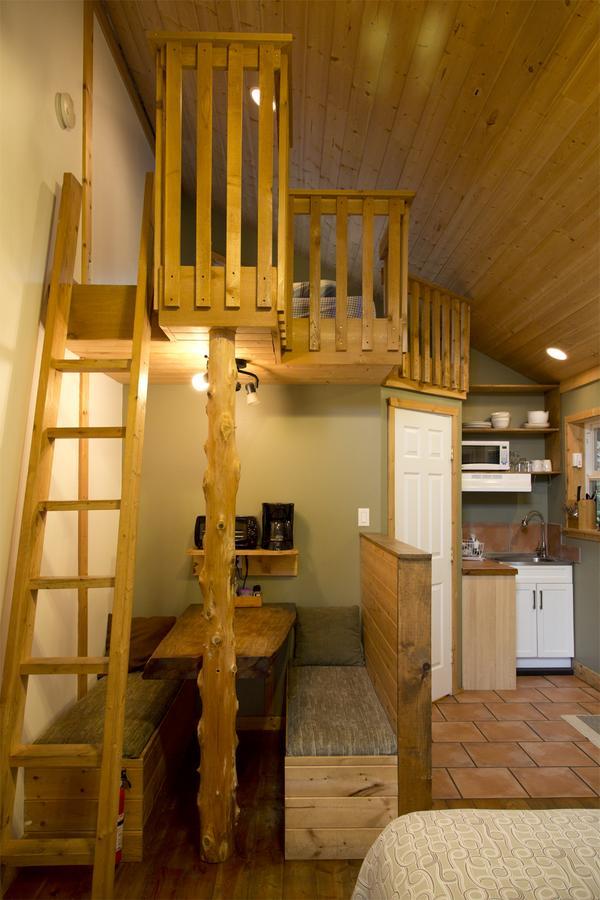 Surfs Inn Rainforest Cottages Ucluelet Eksteriør billede