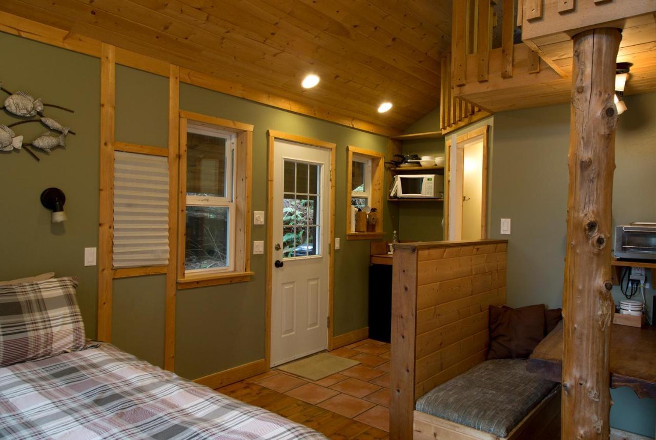 Surfs Inn Rainforest Cottages Ucluelet Eksteriør billede