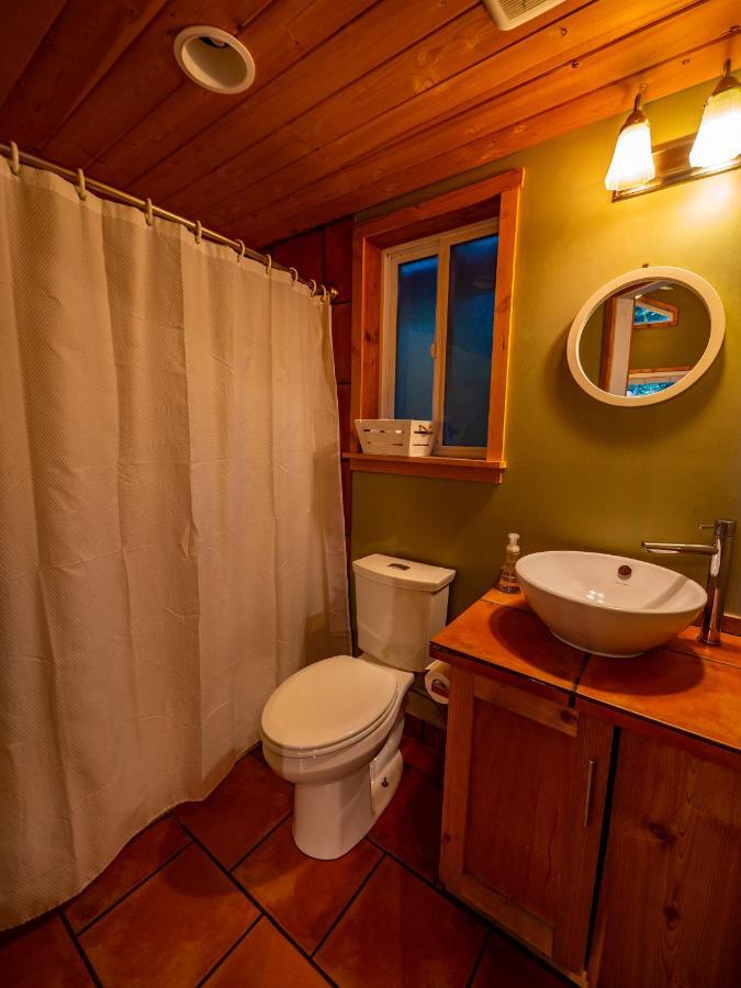 Surfs Inn Rainforest Cottages Ucluelet Eksteriør billede