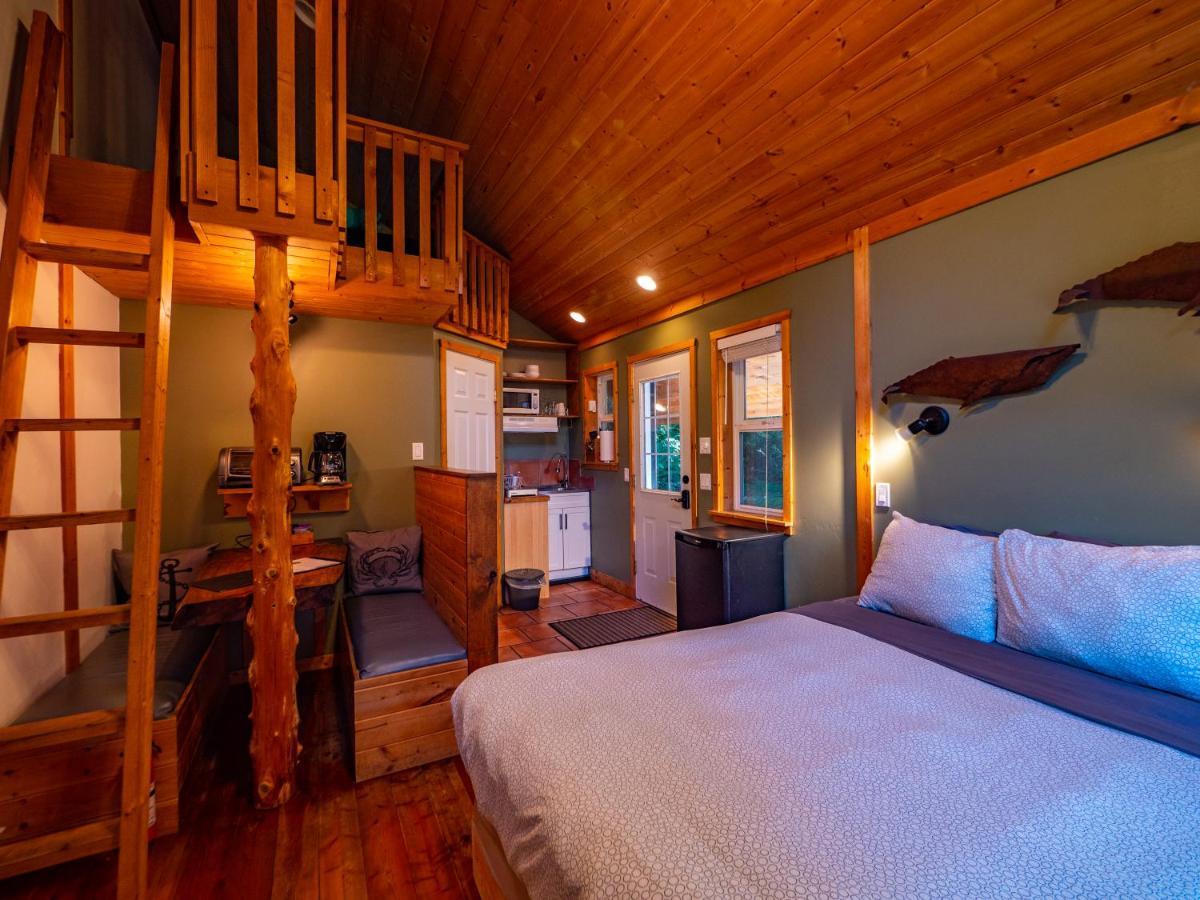 Surfs Inn Rainforest Cottages Ucluelet Eksteriør billede