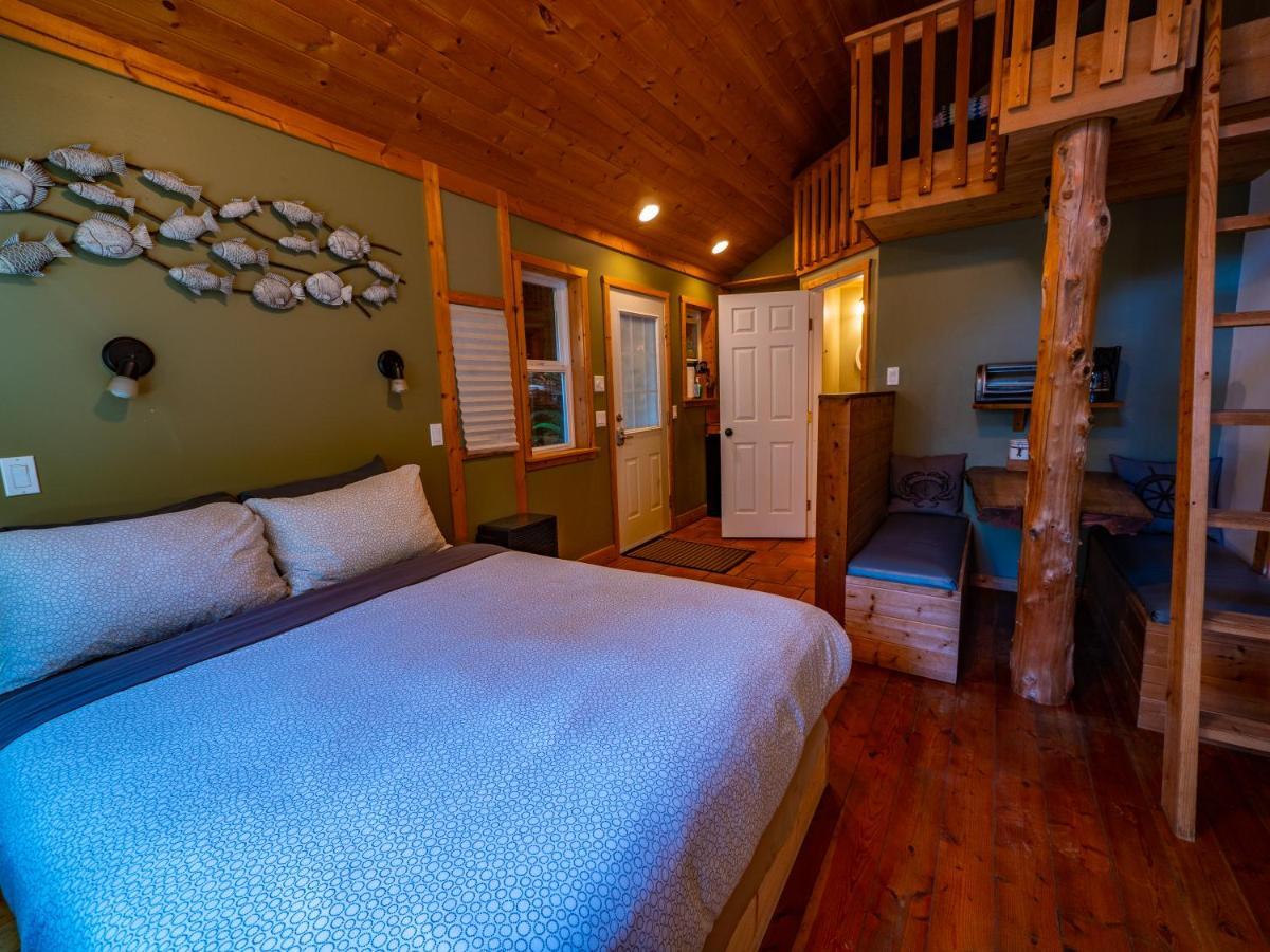 Surfs Inn Rainforest Cottages Ucluelet Eksteriør billede