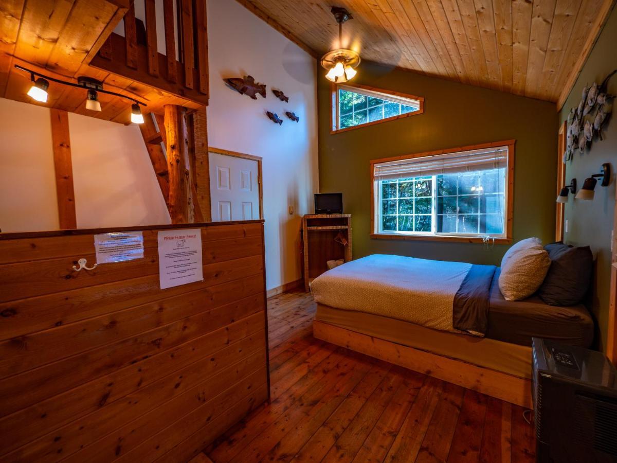 Surfs Inn Rainforest Cottages Ucluelet Eksteriør billede