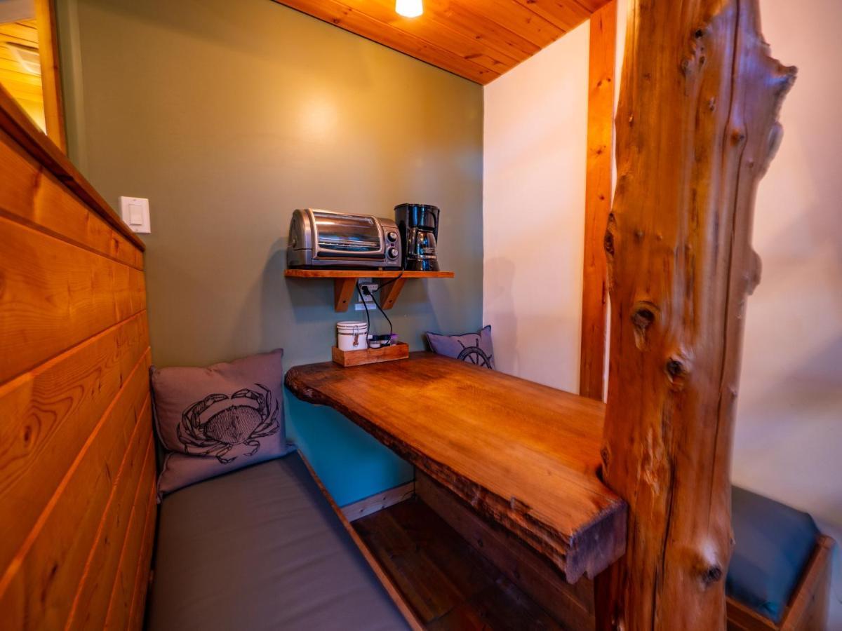 Surfs Inn Rainforest Cottages Ucluelet Eksteriør billede