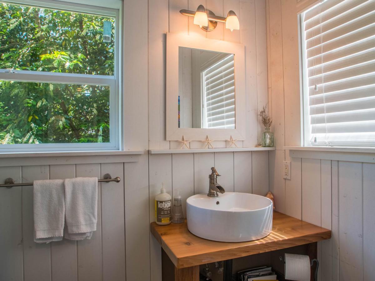 Surfs Inn Rainforest Cottages Ucluelet Eksteriør billede